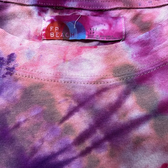 Free People Beach Essential Extreme Tee Mini size XS NEW Rosewood Tie Dye - Picture 7 of 7